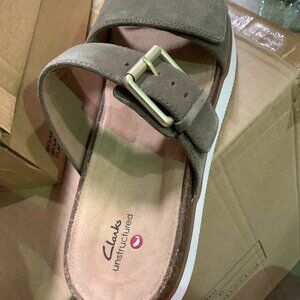 These are women's Clarks Elayne Ease sandals made
